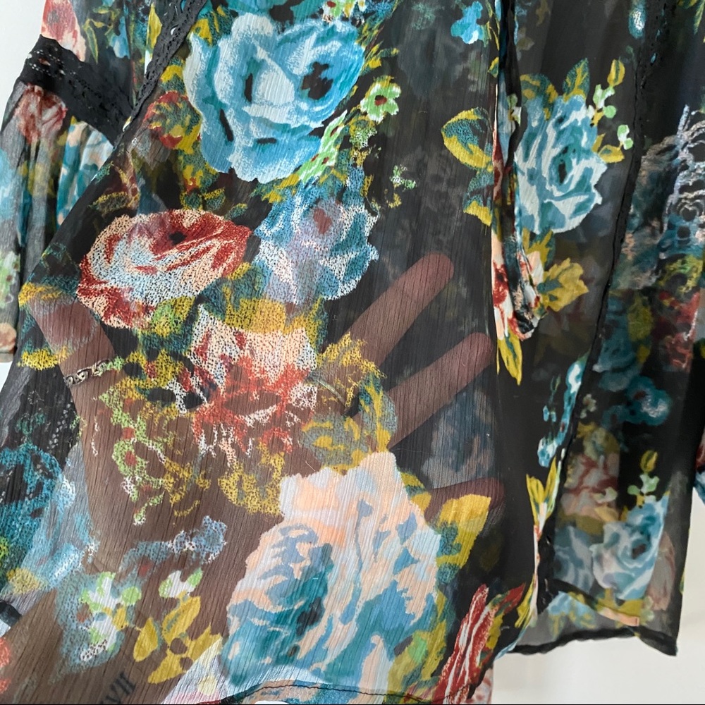 Buckle Blouse - Picture 5 of 9